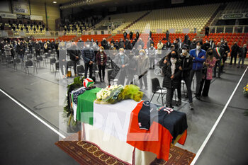 2021-04-12 - Ingresso nella Kioene Arena per il funerale - FUNERALE DI MICHELE PASINATO - NEWS - CHRONICLE
