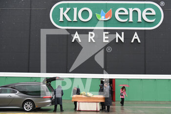 2021-04-12 - L'uscita della bara dalla Kioene Arena, 