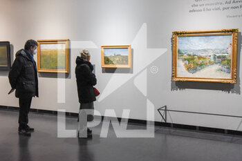 2021-02-01 - I visitatori ammirano i quadri di Van Gogh - RIAPERTURA MOSTRA "VAN GOGH. I COLORI DELLA VITA." - NEWS - CULTURE