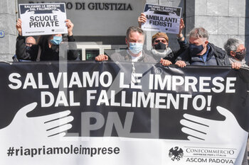 Flash Mob Ascom davanti al Tribunale di Padova - NEWS - LAVORO