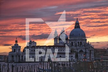 2020-10-03 - Sunset on the la Salute Church - VENICE, FROM SUNSET TO NIGHT - REPORTAGE - PLACES