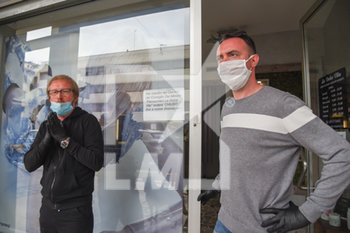 2020-04-27 - Hairdressers protest for forced closing due to Covid-19 in Padua - From left: Agostino De Villi, Stefano Torresin - PADUA HAIRDRESSERS PROTEST - NEWS - WORK