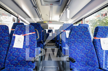2020-05-18 - Sedili autobus sbarrati per evitare i contagi e mantenere la distanza - INIZIATIVE E PROVVEDIMENTI PER LA FASE 2 DELL'EMERGENZA CORONAVIRUS (COVID-19) - NEWS - HEALTH
