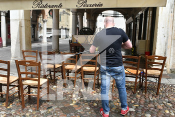 2020-05-18 - Sanificazione di un ristorante nel centro di Mantova - RIAPERTURA DEGLI ESERCIZI COMMERCIALI MANTOVANI - NEWS - WORK