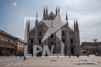 2020-05-18 - Duomo di Milano - RIAPERTURA NEGOZI E RISTORANTI E LAVORI DI SANIFICAZIONE NELLA FASE 2 COVID-19 - NEWS - WORK