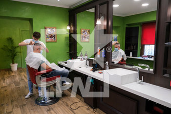2020-05-19 - rules and prevention at a hairdresser - MISURE ADOTTATE PER LA FASE 2 DELL'EMERGENZA COVID-19 A VARESE - NEWS - PLACES