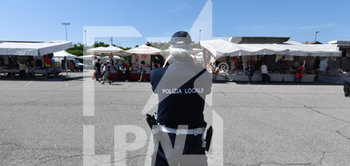 2020-05-21 - Controlli di sicurezza al mercato - IL GRANDE MERCATO DI MANTOVA SPOSTATO IN ZONA STADIO - NEWS - PLACES