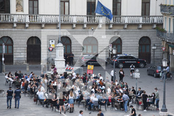 2020-05-22 - Controlli delle Forze dell'Ordine per Evitare Assembramenti - Polizia e Carabinieri durante i controlli - CONTROLLI ANTI ASSEMBRAMENTO DURANTE LA FASE 2 DELL'EMERGENZA COVID-19 - NEWS - HEALTH