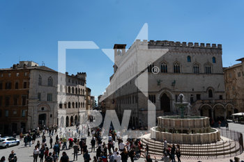 2020-05-26 - Il centro di Perugia in attesa del passaggio delle Frecce Tricolori - SORVOLO DELLE FRECCE TRICOLORE A PERUGIA  - REPORTAGE - EVENTS