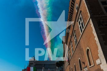 2020-06-02 - Le Frecce Tricolore volano su Piazza Venezia Roma il 2 Giugno 2020 durante la Festa Dell Repubblica. - FRECCE TRICOLORE DURANTE LA FESTA DELLA REPUBBLICA - REPORTAGE - EVENTS