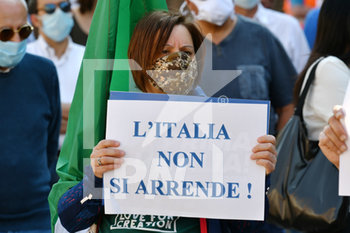 La protesta del centrodestra in piazza Sordello - NEWS - POLITICS