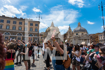 2020-06-07 - La piazza piena di gente durante la manifestazione anti razzista che si è svolta a Roma dopo la morte di George Floyd negli USA.   - SIT-IN ANTIRAZZISTA IN MEMORIA DI GEORGE FLOYD - NEWS - SOCIETY