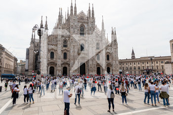 2020-06-15 - Gli infermieri lombardi protestano sotto il Duomo di Milano - FLASH MOB INFERMIERI - NEWS - WORK