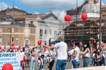 2020-06-15 - Protesta degli infermieri in Piazza Del Popolo a Roma con i palloncini rossi. - PROTESTA DEGLI INFERMIERI NELLE PIAZZE D'ITALIA - NEWS - WORK