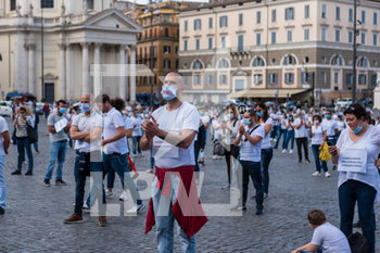 2020-06-15 - Protesta degli infermieri in Piazza Del Popolo a Roma. - PROTESTA DEGLI INFERMIERI NELLE PIAZZE D'ITALIA - NEWS - WORK
