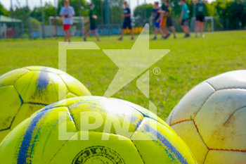 2020-06-24 - Gruppi di ragazzini che giocano a calcio ai Centri Estivi, nel rispetto delle Linee Guida contenimento Covid-19. - APERTURA CENTRI ESTIVI  - NEWS - SOCIETY