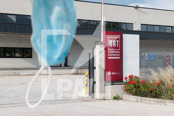 2020-06-25 - Trovato un nuovo focolaio di Covid19 (coronavirus) nel punto distribuzione Bartolini BRT di Bologna, Italia - NUOVO FOCOLAIO DI COVID19 IN UNO STABILIMENTO BARTOLINI BRT DI BOLOGNA - NEWS - HEALTH