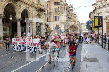 2020-07-11 - Il corteo free k-pride in Via Pietro Micca - FREE K-PRIDE TORINO 2020 - PROTESTA CONTRO LE DISCRIMINAZIONI DI GENERE - NEWS - SOCIETY