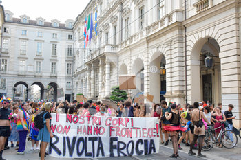 2020-07-11 - Il corteo free k-pride sotto al Municipio di Torino - FREE K-PRIDE TORINO 2020 - PROTESTA CONTRO LE DISCRIMINAZIONI DI GENERE - NEWS - SOCIETY
