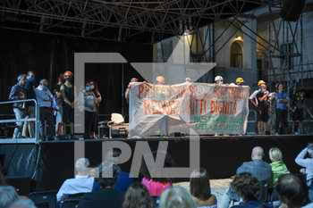 2020-07-12 - Sul Palco a sx, presenti Paolo Fresu e Daniele di Bonaventura - PROTESTA DI PROFESSIONISTI E MAESTRANZE DELLO SPETTACOLO - NEWS - WORK