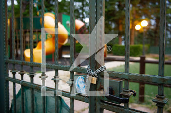 2020-06-03 - Italia, Covid19: Ancora chiuse le aree giochi per bambini nei parchi. - ITALIA, ANCORA CHIUSE LE AREE GIOCHI PER BAMBINI PER IL CORONAVIRUS - NEWS - PLACES