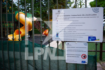 2020-06-03 - Italia, Covid19: Ancora chiuse le aree giochi per bambini nei parchi. - ITALIA, ANCORA CHIUSE LE AREE GIOCHI PER BAMBINI PER IL CORONAVIRUS - NEWS - PLACES