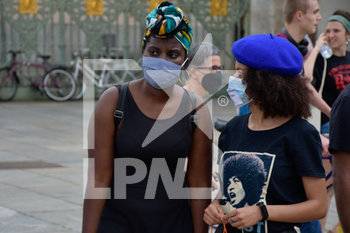 2020-06-06 - Manifestanti in piazza - "I CAN'T BREATHE" - FLASH MOB PER LA MORTE DI GEORGE FLOYD - NEWS - SOCIETY