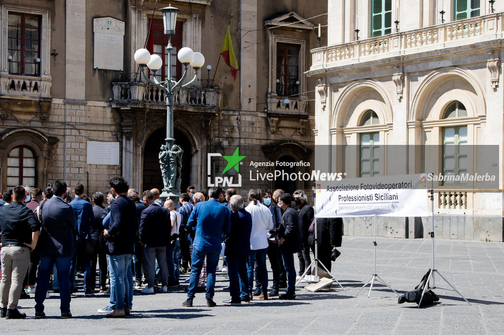 Protesta Fotografi e Insegnanti contro il Governo Italiano - NEWS - WORK