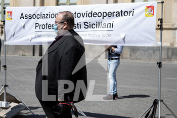 2020-06-10 - Fotografi in protesta - PROTESTA FOTOGRAFI E INSEGNANTI CONTRO IL GOVERNO ITALIANO - NEWS - WORK