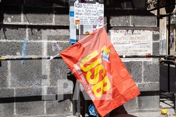 2020-06-10 - Manifesti di protesta - PROTESTA FOTOGRAFI E INSEGNANTI CONTRO IL GOVERNO ITALIANO - NEWS - WORK