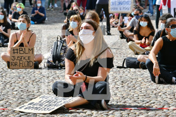 2020-06-13 - Manifestazione antirazzista piazza Sordello - MANIFESTAZIONE ANTIRAZZISTA IN MEMORIA DI GEORGE FLOYD - NEWS - SOCIETY