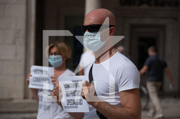 2020-06-15 - La manifestazione silenziosa degli infermieri di Bergamo questa mattina alle ore 10 in Piazza Vittorio Veneto.  - FLASH MOB INFERMIERI  - NEWS - WORK