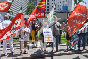 2020-06-22 - La Protesta dei Lavoratori - FLASH MOB DEI LAVORATORI DELLA SANITA' - NEWS - WORK