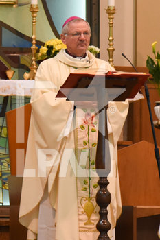 2020-05-24 - Il Vescovo Claudio Cipolla celebra la messa - PRIMA MESSA DOMENICALE A VO EUGANEO NELLA FASE 2 - NEWS - RELIGION