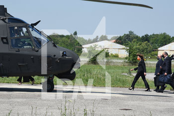 2020-06-13 - La Presidente Casellati sale sull'elicottero che sorvolerà la provincia di Padova per la benedizione - CELEBRAZIONI PER LA FESTA DI S. ANTONIO DI PADOVA - NEWS - RELIGION