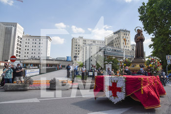 2020-06-13 - Arrivo della statua del Santo per la Benedizione dell'ospedale e di tutto il personale - CELEBRAZIONI PER LA FESTA DI S. ANTONIO DI PADOVA - NEWS - RELIGION