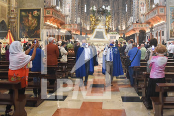 2020-06-13 - La Processione simbolica all'interno della Basilica - CELEBRAZIONI PER LA FESTA DI S. ANTONIO DI PADOVA - NEWS - RELIGION