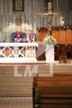 2020-02-26 - Cattedrale di Trieste, celebrazione del mercoledì delle Ceneri a porte chiuse, trasmessa solo in TV - CELEBRAZIONE A PORTE CHIUSE - NEWS - RELIGION
