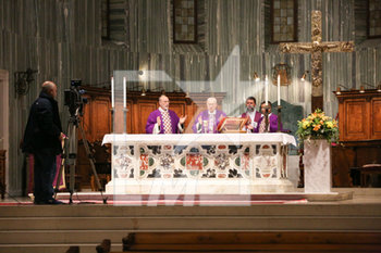 2020-02-26 - Cattedrale di Trieste, celebrazione del mercoledì delle Ceneri a porte chiuse, trasmessa solo in TV - CELEBRAZIONE A PORTE CHIUSE - NEWS - RELIGION