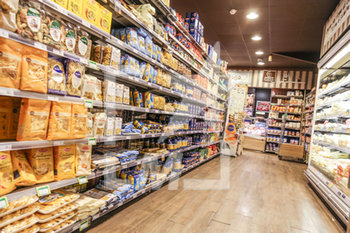 2020-02-27 - Scaffali pieni dei supermercati a Roma - PSICOSI CORONAVIRUS - NEWS - HEALTH