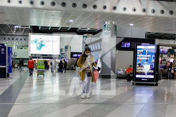 2020-03-05 - Aeroporto Milano Malpensa, Varese, 05 Marzo 2020, voli annullati, gente con mascherina, vuoto per Coronavirus. - EMERGENZA CORONAVIRUS - NEWS - HEALTH