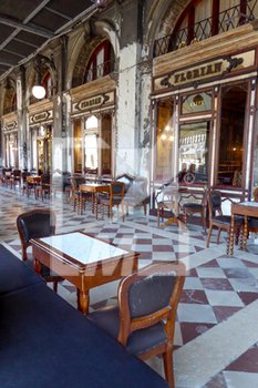 2020-03-08 - Il Caffè Florian di Piazza San Marco senza clientela - EMERGENZA CORONAVIRUS - PROVINCIA DI VENEZIA IN ZONA ROSSA - NEWS - HEALTH