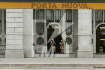 2020-03-15 - Torino - Controlli davanti alla Stazione di Porta Nuova - EMERGENZA CORONAVIRUS - CITTà DI TORINO - NEWS - HEALTH