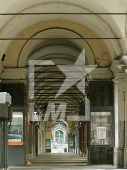 2020-03-15 - Torino - Portici di piazza Carlo Felice (Porta Nuova) - EMERGENZA CORONAVIRUS - CITTà DI TORINO - NEWS - HEALTH