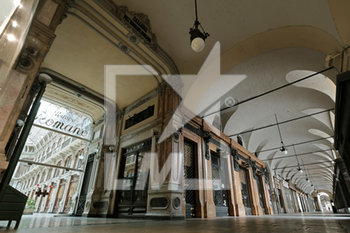 2020-03-15 - Torino - Portici di Piazza Castello, lato galleria Subalpina - EMERGENZA CORONAVIRUS - CITTà DI TORINO - NEWS - HEALTH