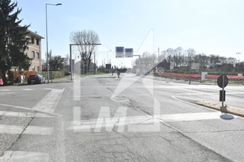 2020-03-16 - Mantova, il trafficatissimo piazzale di Porta Cerese domenica 15 marzo - EMERGENZA CORONAVIRUS A MANTOVA - NEWS - HEALTH
