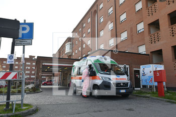 2020-03-19 - L'ingresso dell'ospedale Carlo Poma di Mantova - EMERGENZA CORONAVIRUS - NEWS - HEALTH