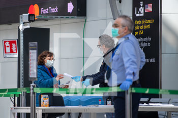 2020-03-20 - Area controllo documenti sanitari e di viaggio. - EMERGENZA COVID-19 AEROPORTO  - NEWS - HEALTH