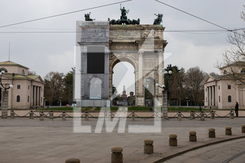 2020-03-25 - Arco della Pace a Milano dopo le ordinanze anti Covid-19 - EMERGENZA COVID-19 - NEWS - HEALTH