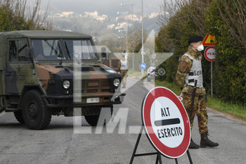 2020-03-30 - ITALY, 2020, Rieti, March 16. Coronavirus emergency, the country of contigliano in the province of Rieti, is declared a red zone. The army arrives, to manage the traffic flows © Riccardo Fabi - ESERCITO EMERGENZA CORONAVIRUS A CONTIGLIANO - NEWS - HEALTH